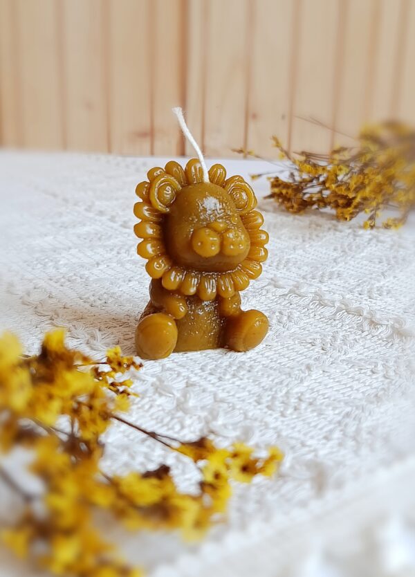 IMG_20250721_143826 Świeca z naturalnego wosku pszczelego Lew