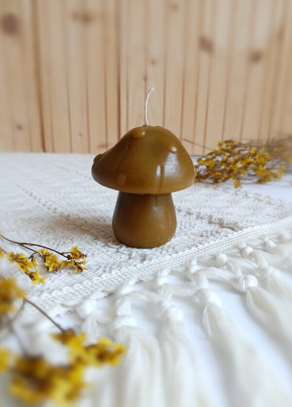 Świeca z naturalnego wosku pszczelego Muchomor