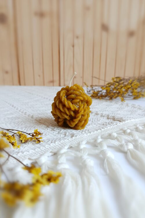 Świeca z naturalnego wosku pszczelego Włóczka