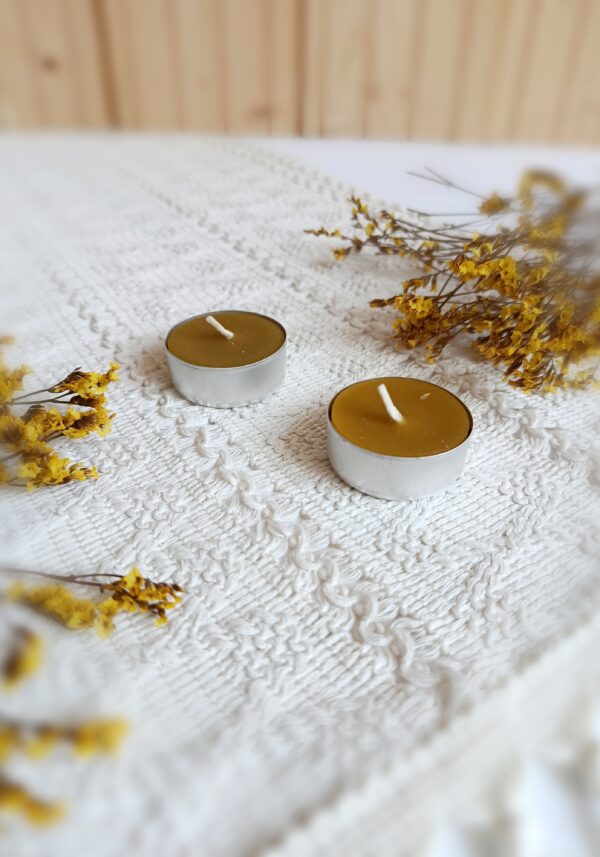 2cz. Komplet podgrzewaczy tealight z naturalnego wosku pszczelego