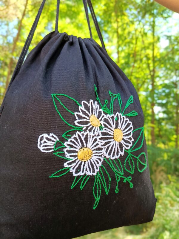 Workoplecak bawełniany ręcznie haftowany Stokrotki