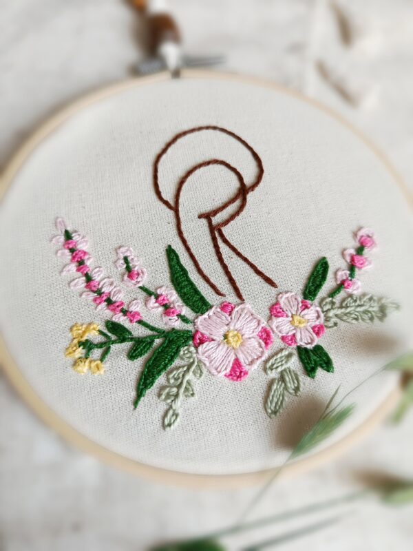 Drewniany tamborek z ręcznym haftem - Maryja