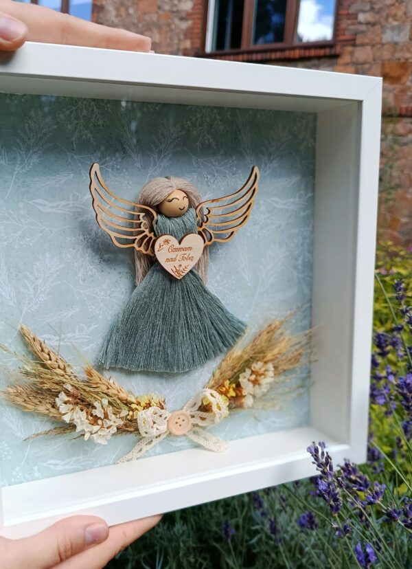 Makramowy Anioł Stróż w ramce - Szałwiowy