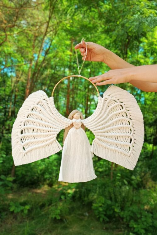 Ręcznie robiony Anioł Stróż z makramy - efektowna dekoracja