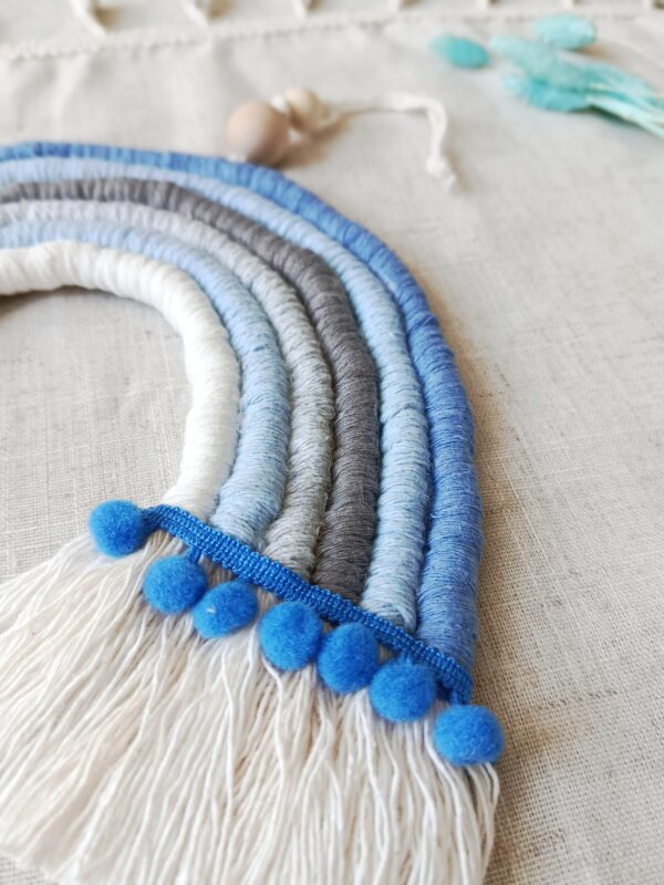 Pastelowa tęcza z makramy - dekoracja ścienna