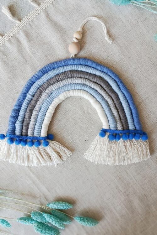 Pastelowa tęcza z makramy - dekoracja ścienna