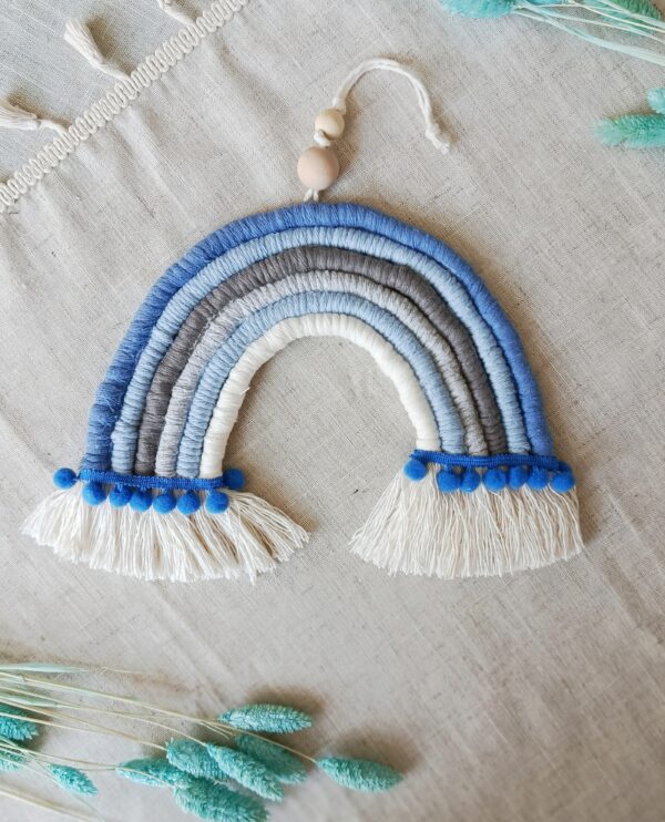 Pastelowa tęcza z makramy - dekoracja ścienna