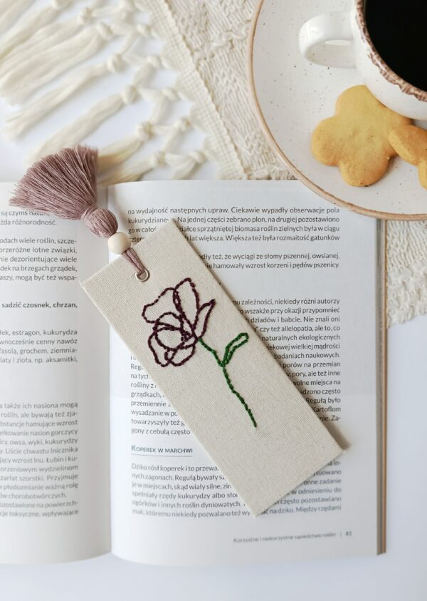 Haftowana zakładka do książki - Kwiat