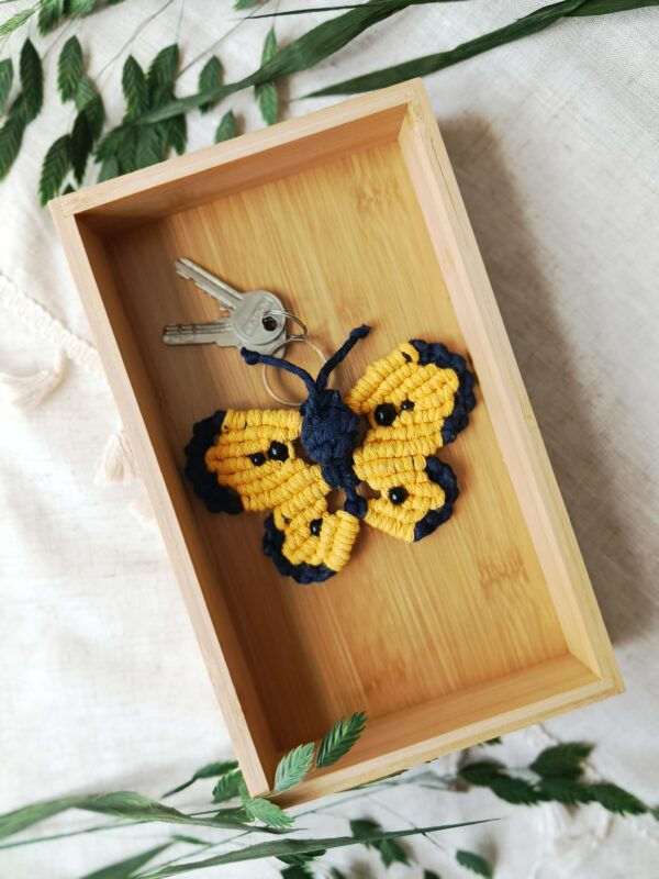 Makramowy brelok ręcznie robiony - Motyl