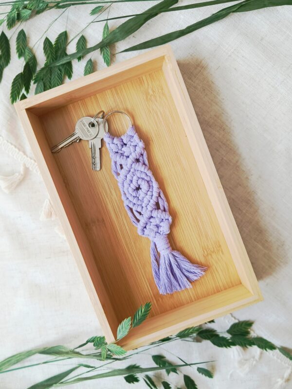 Makramowy brelok ręcznie robiony - Lawendowe Sploty