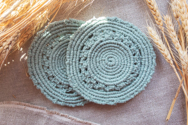 2cz. zestaw podkładek pod kubek z makramy SZAŁWIA