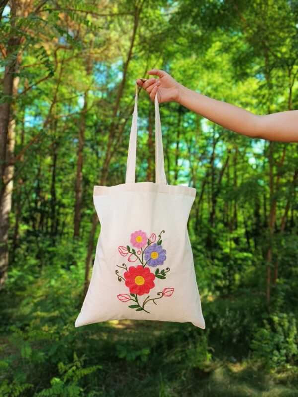 .trashed-1755865899-IMG_20250723_094548 Torba bawełniana ręcznie haftowana Kwiaty