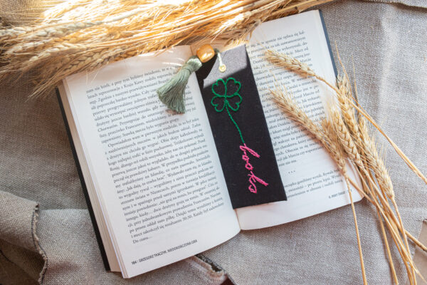 Haftowana zakładka do książki - Koniczyna