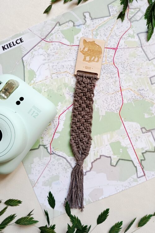 Zakładka do książki z makramy - Dzik