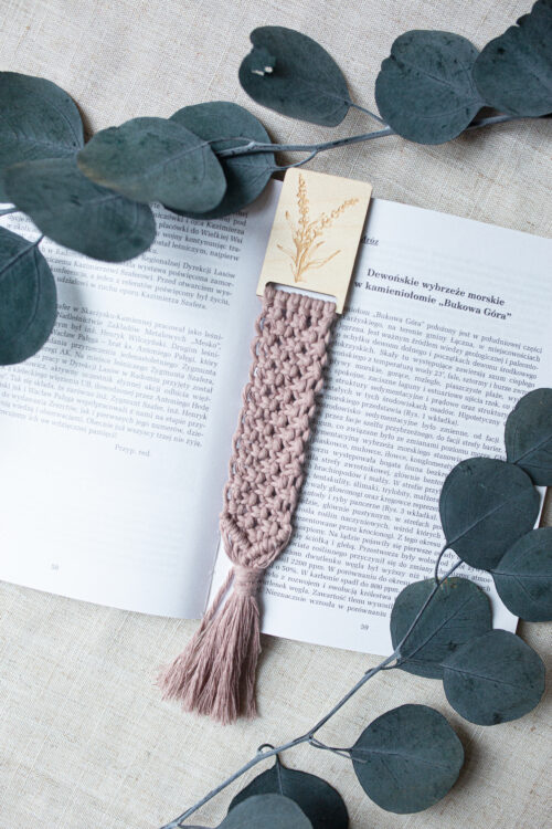 Zakładka do książki z makramy Lawenda
