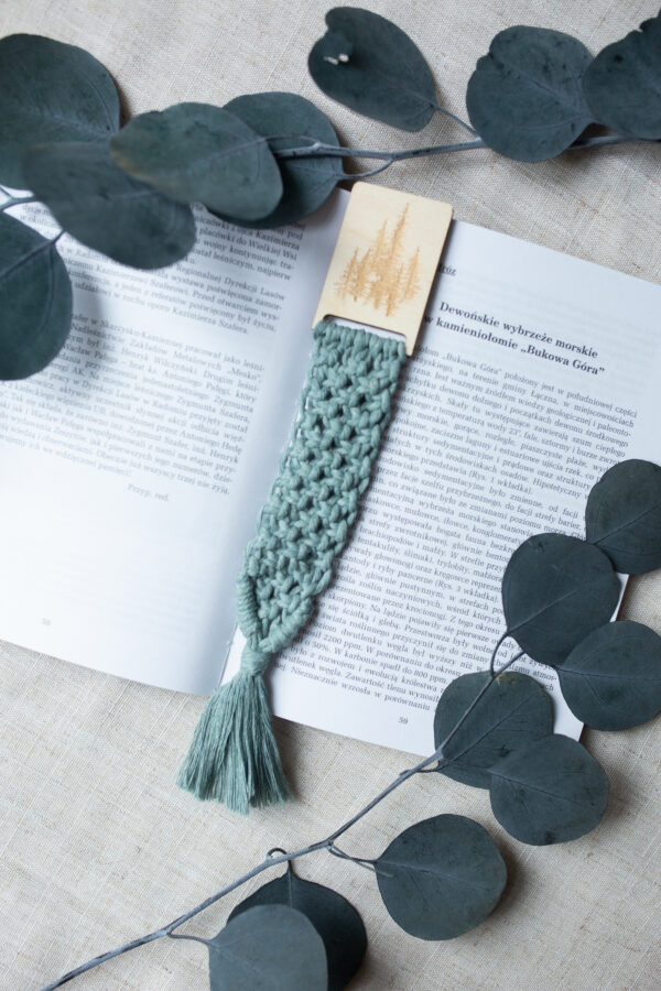 _K5D7562 Zakładka do książki z makramy Las