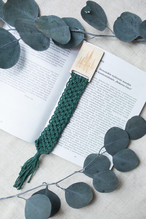 Zakładka do książki z makramy Las