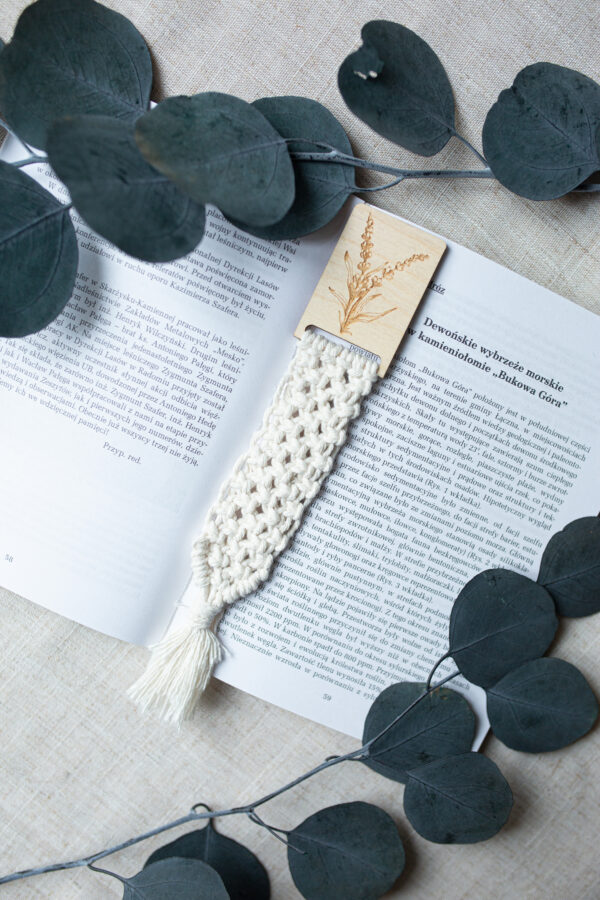 _K5D7570 Zakładka do książki z makramy Lawenda