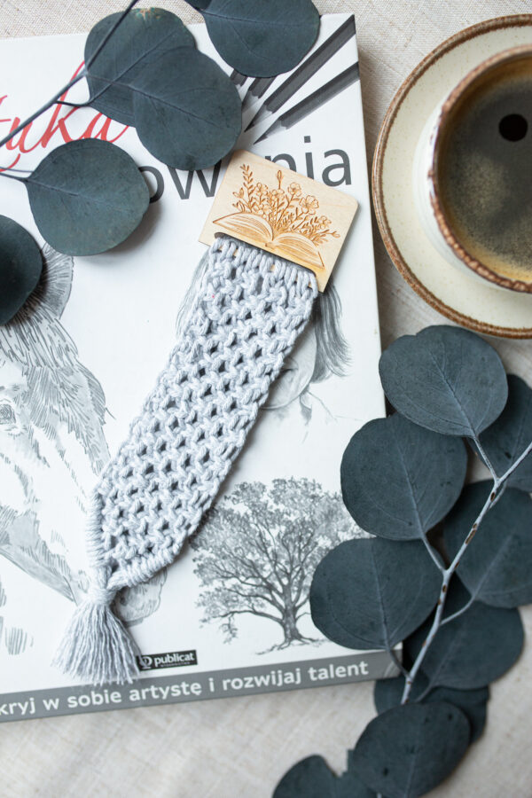 Zakładka do książki z makramy Kwiaty
