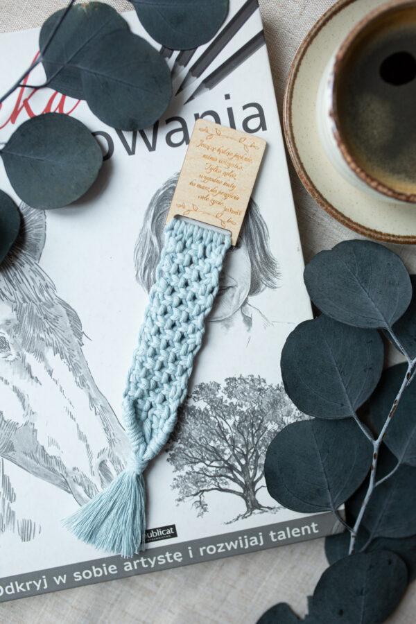 Zakładka do książki z makramy "Jeszcze będzie pięknie, mimo wszystko..."